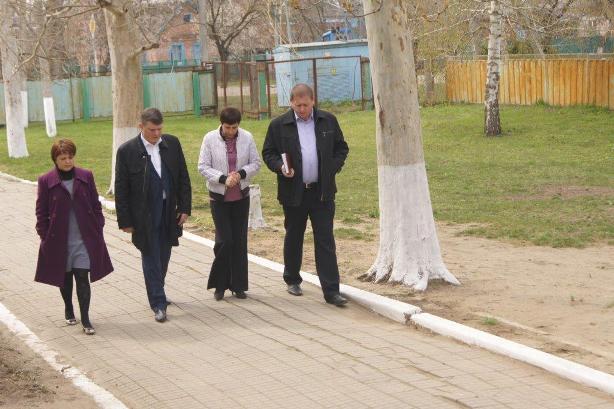 Осмотр школ Тбилисского района